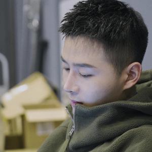 美女被打白嫩屁股女大学生
