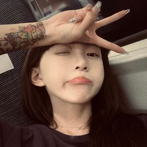 趴男朋友腿被脱裙打屁股视频
